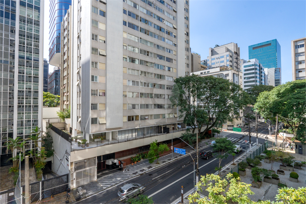 Apartamento com 2 quartos sendo 1 suíte na Alameda Santos próximo ao metrô Brigadeiro