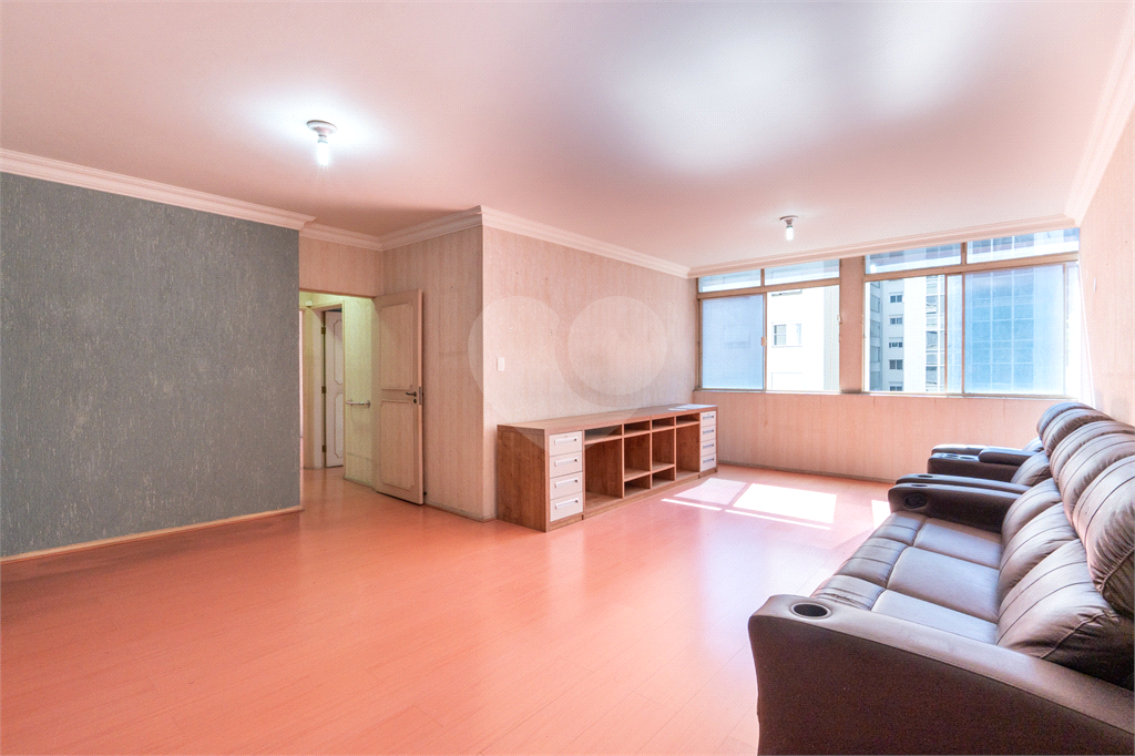 Apartamento com 2 quartos sendo 1 suíte na Alameda Santos próximo ao metrô Brigadeiro