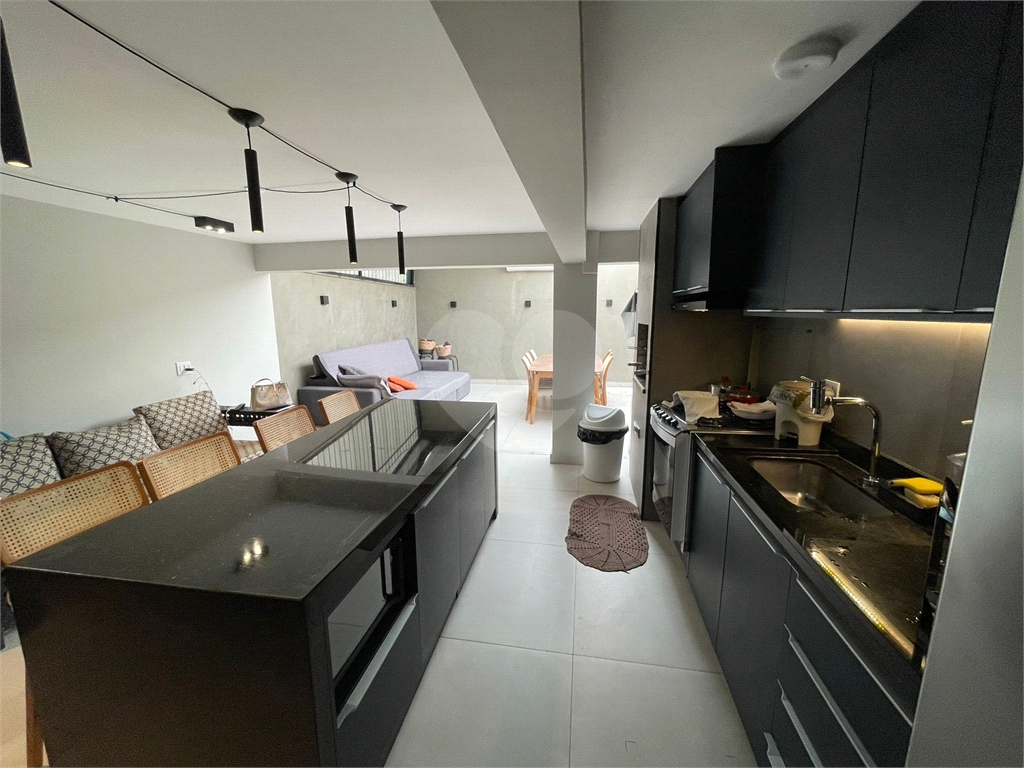 Sobrado Alto Padrão na Santa Terezinha com 3 Suítes, Espaço Gourmet e Acabamento Sofisticado