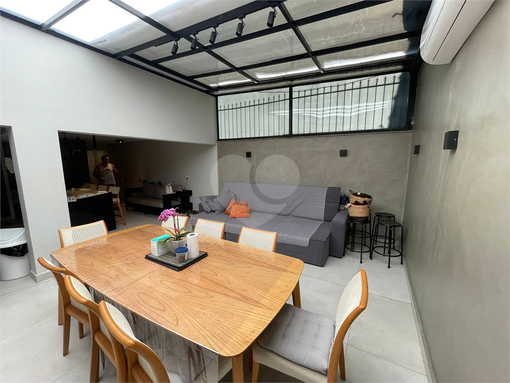 Sobrado Alto Padrão na Santa Terezinha com 3 Suítes, Espaço Gourmet e Acabamento Sofisticado