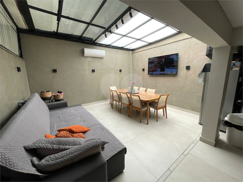 Sobrado Alto Padrão na Santa Terezinha com 3 Suítes, Espaço Gourmet e Acabamento Sofisticado