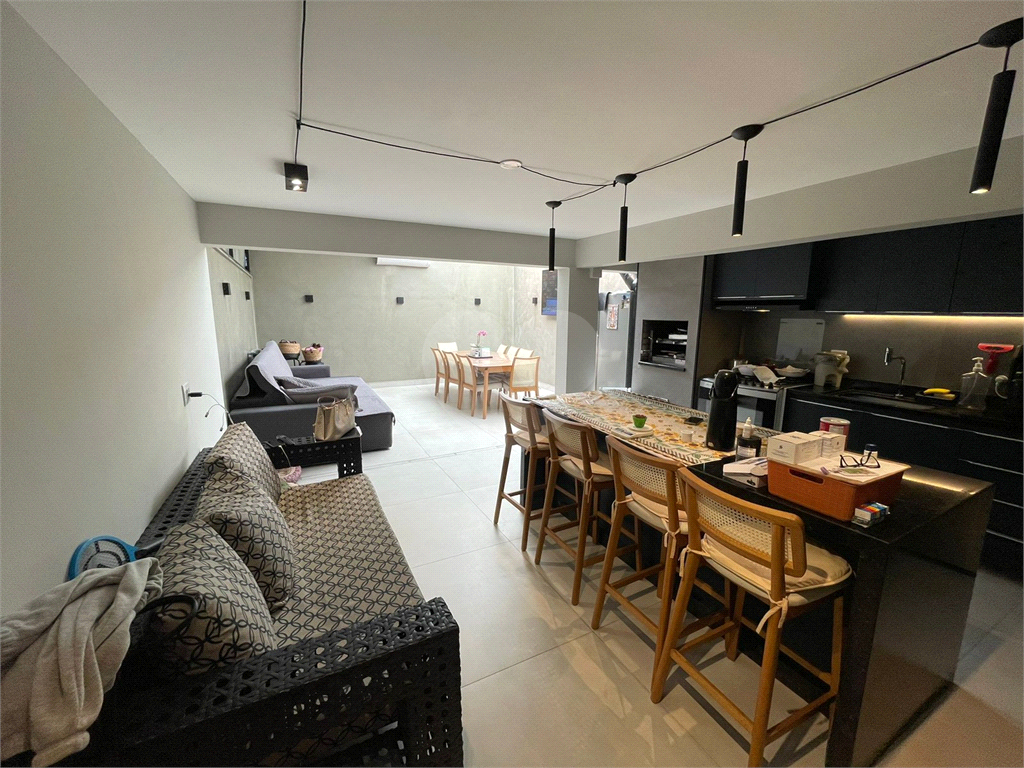 Sobrado Alto Padrão na Santa Terezinha com 3 Suítes, Espaço Gourmet e Acabamento Sofisticado