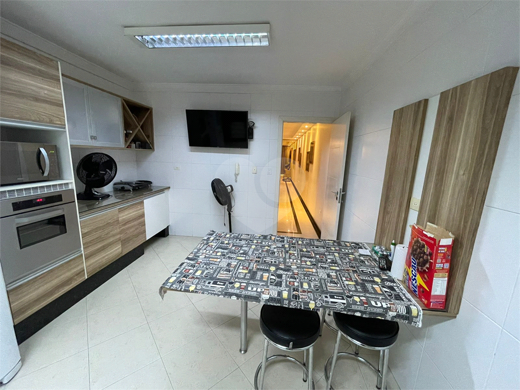 Sobrado Alto Padrão na Santa Terezinha com 3 Suítes, Espaço Gourmet e Acabamento Sofisticado