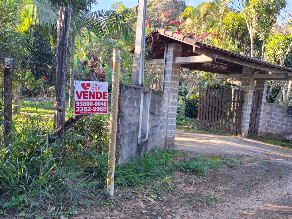 Sítio em Santa Isabel para venda com 7.200m2, 3 quartos, 1 suíte, 2 salas, cozinha, 6 banheiros, área de serviço e 10 vagas de garagem cobertas