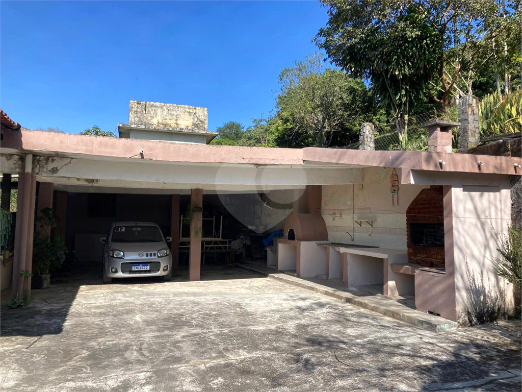 Sítio em Santa Isabel para venda com 7.200m2, 3 quartos, 1 suíte, 2 salas, cozinha, 6 banheiros, área de serviço e 10 vagas de garagem cobertas