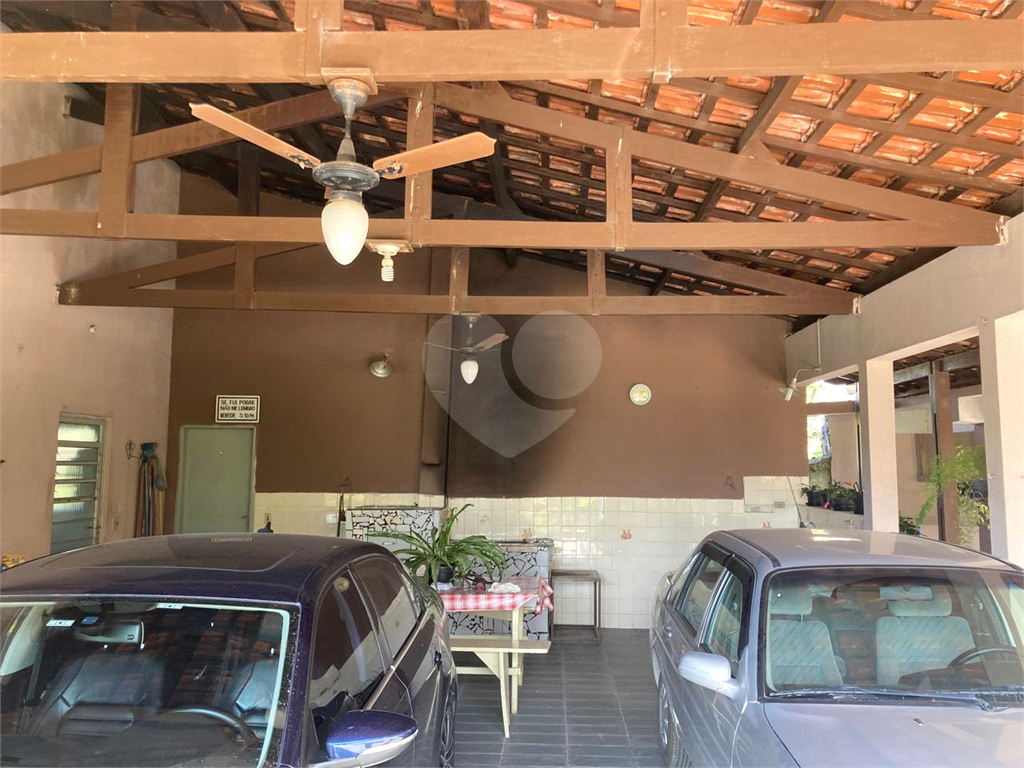 Sítio em Santa Isabel para venda com 7.200m2, 3 quartos, 1 suíte, 2 salas, cozinha, 6 banheiros, área de serviço e 10 vagas de garagem cobertas