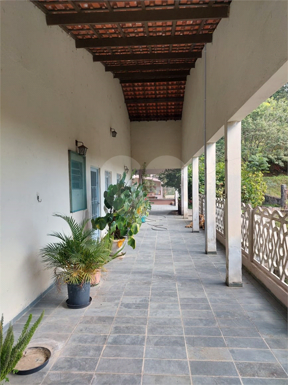 Sítio em Santa Isabel para venda com 7.200m2, 3 quartos, 1 suíte, 2 salas, cozinha, 6 banheiros, área de serviço e 10 vagas de garagem cobertas