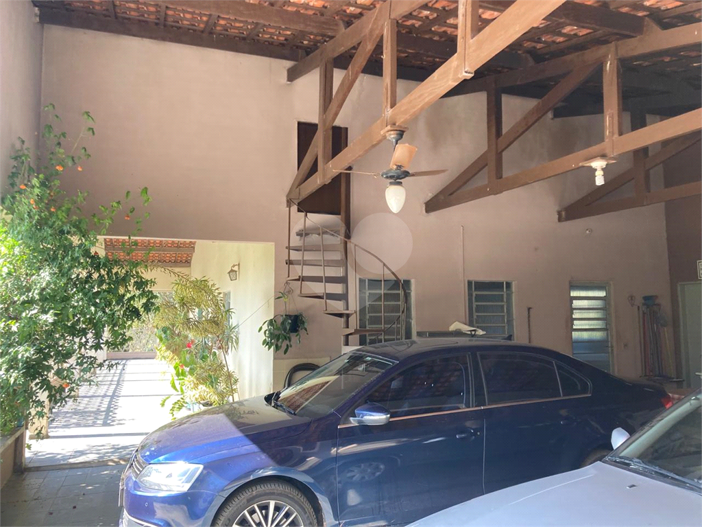 Sítio em Santa Isabel para venda com 7.200m2, 3 quartos, 1 suíte, 2 salas, cozinha, 6 banheiros, área de serviço e 10 vagas de garagem cobertas