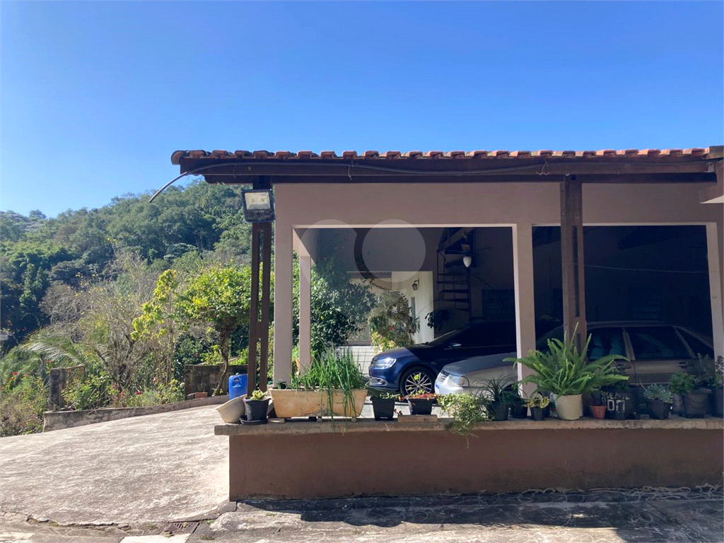 Sítio em Santa Isabel para venda com 7.200m2, 3 quartos, 1 suíte, 2 salas, cozinha, 6 banheiros, área de serviço e 10 vagas de garagem cobertas