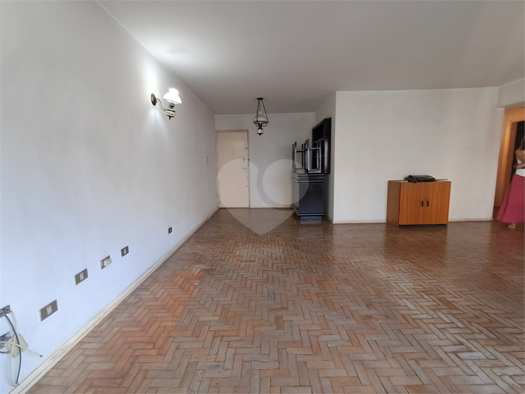 Imóvel de 141m² 3 quartos, 1 sendo suíte, retrofit no condomíno 1 vaga Paraíso