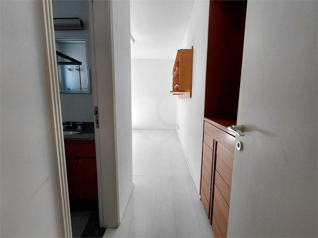 Imóvel 230m² sala de estar, sala de jantar e lareira, 3 suítes, 4 vagas e piscina Perdizes