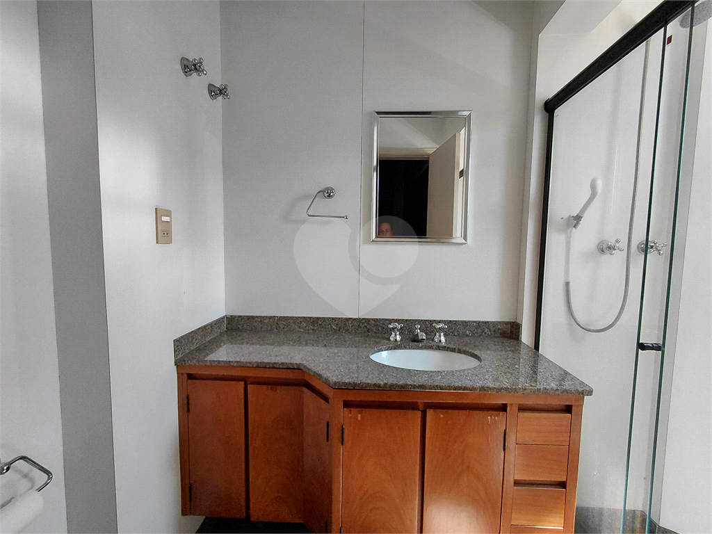 Imóvel 230m² sala de estar, sala de jantar e lareira, 3 suítes, 4 vagas e piscina Perdizes