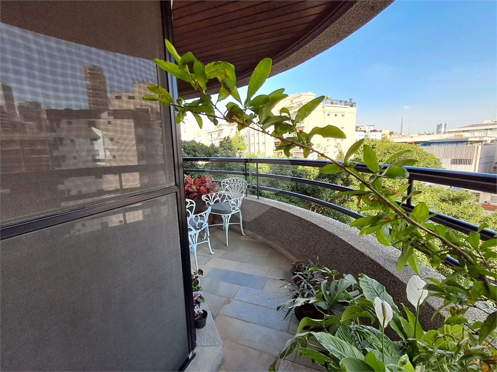Imóvel 230m² sala de estar, sala de jantar e lareira, 3 suítes, 4 vagas e piscina Perdizes