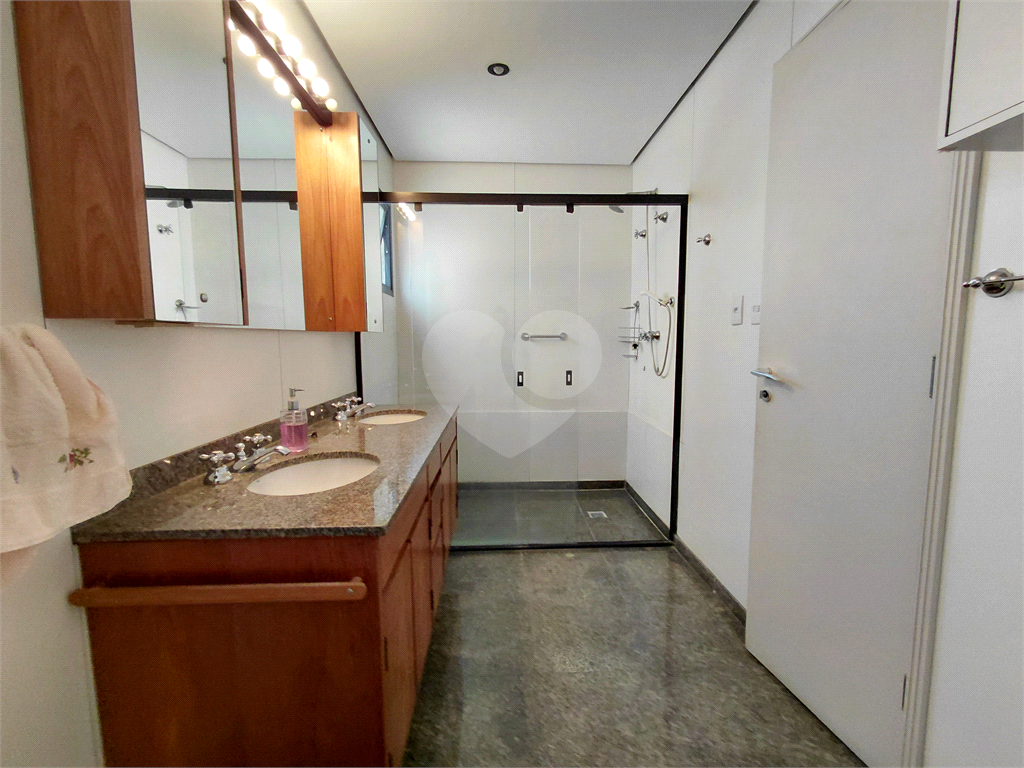 Imóvel 230m² sala de estar, sala de jantar e lareira, 3 suítes, 4 vagas e piscina Perdizes
