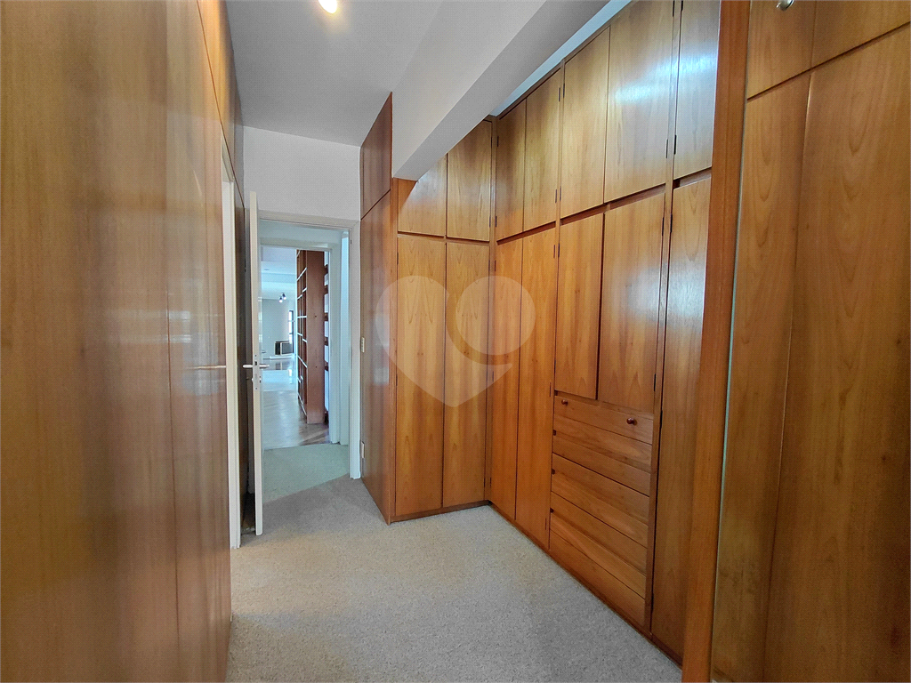 Imóvel 230m² sala de estar, sala de jantar e lareira, 3 suítes, 4 vagas e piscina Perdizes