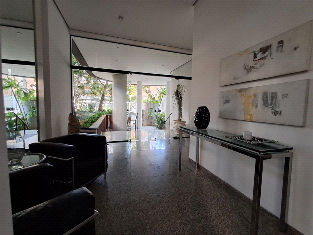 Imóvel 230m² sala de estar, sala de jantar e lareira, 3 suítes, 4 vagas e piscina Perdizes