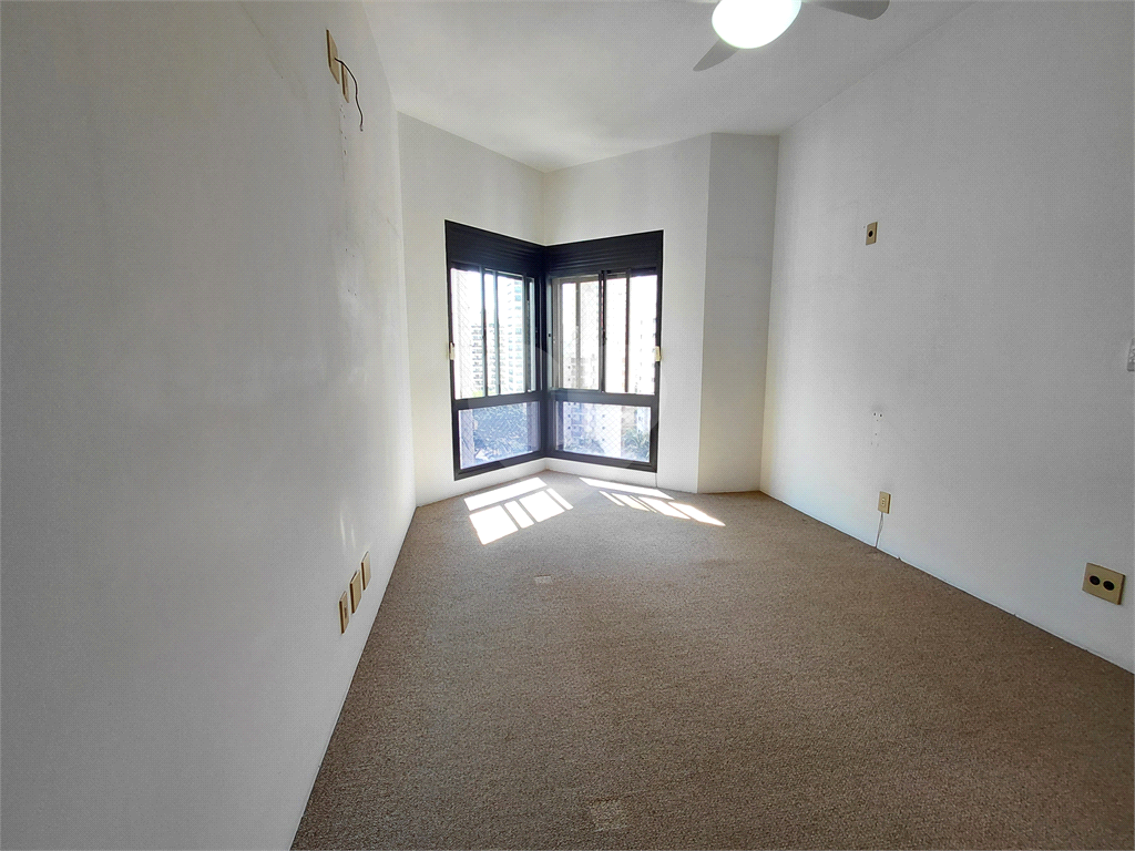 Imóvel 230m² sala de estar, sala de jantar e lareira, 3 suítes, 4 vagas e piscina Perdizes