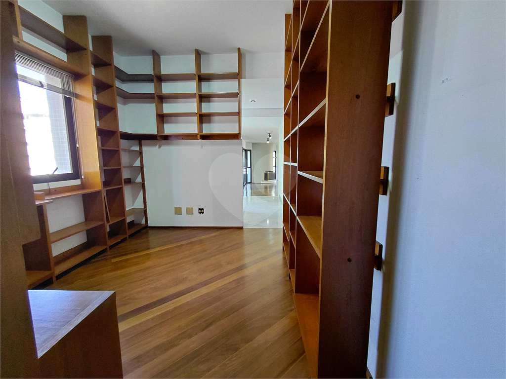 Imóvel 230m² sala de estar, sala de jantar e lareira, 3 suítes, 4 vagas e piscina Perdizes