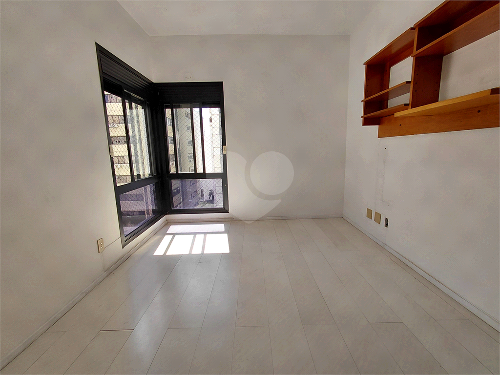 Imóvel 230m² sala de estar, sala de jantar e lareira, 3 suítes, 4 vagas e piscina Perdizes