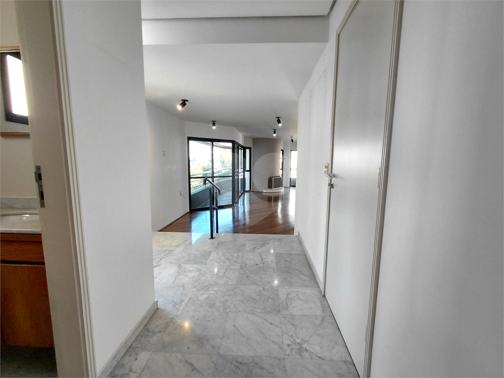 Imóvel 230m² sala de estar, sala de jantar e lareira, 3 suítes, 4 vagas e piscina Perdizes