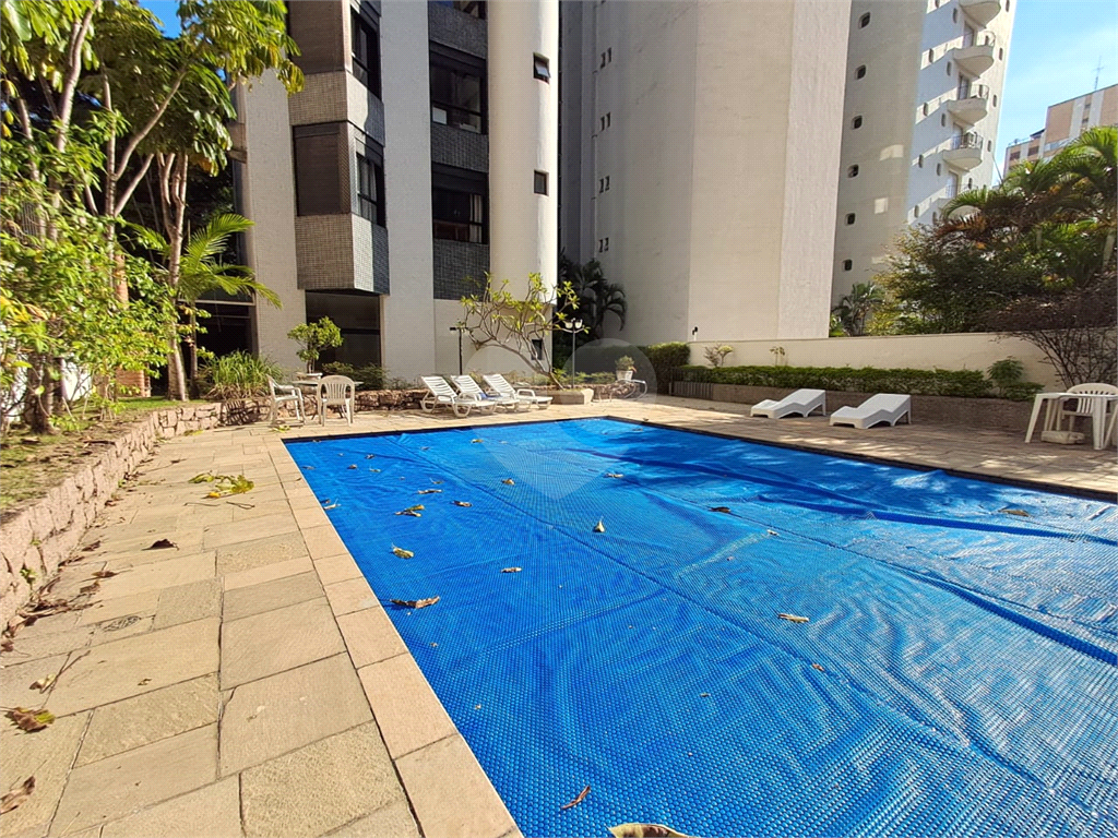 Imóvel 230m² sala de estar, sala de jantar e lareira, 3 suítes, 4 vagas e piscina Perdizes