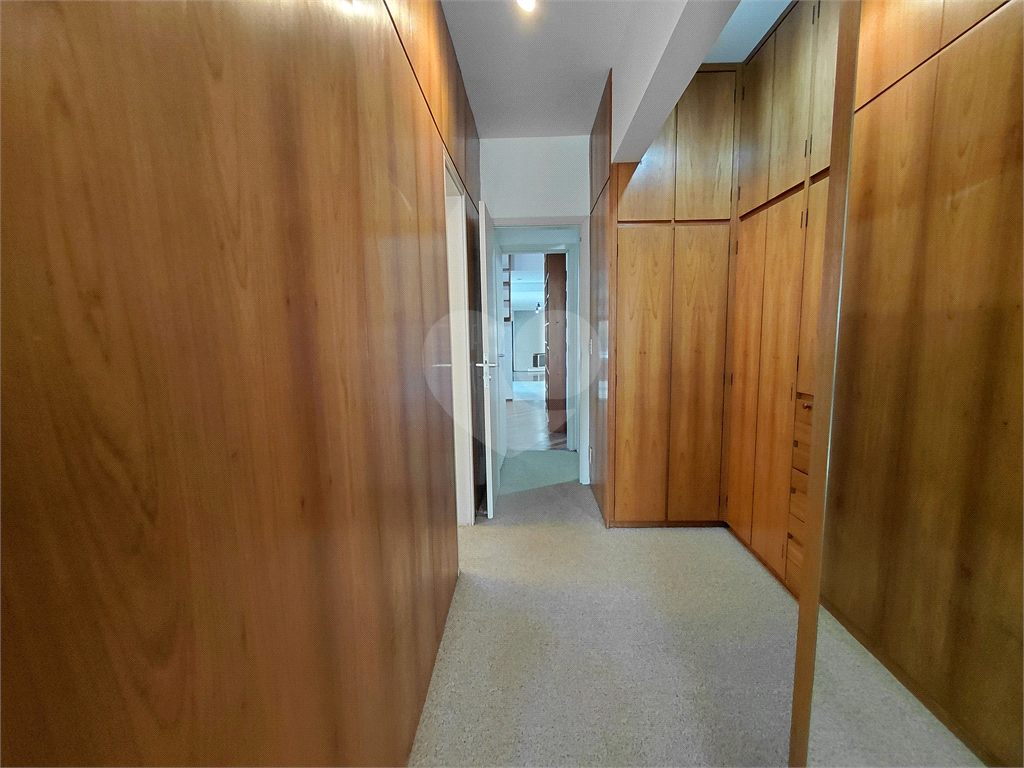 Imóvel 230m² sala de estar, sala de jantar e lareira, 3 suítes, 4 vagas e piscina Perdizes