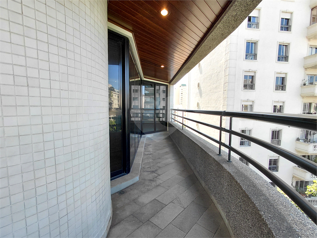 Imóvel 230m² sala de estar, sala de jantar e lareira, 3 suítes, 4 vagas e piscina Perdizes