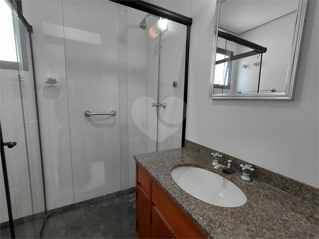 Imóvel 230m² sala de estar, sala de jantar e lareira, 3 suítes, 4 vagas e piscina Perdizes