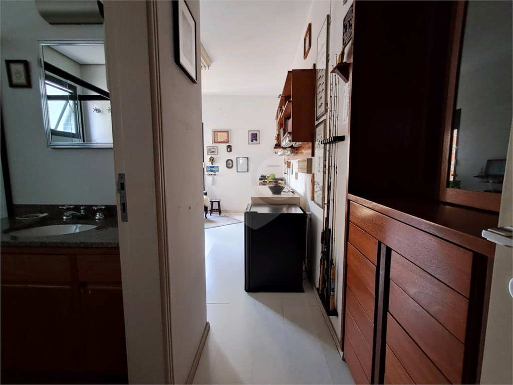 Imóvel 230m² sala de estar, sala de jantar e lareira, 3 suítes, 4 vagas e piscina Perdizes