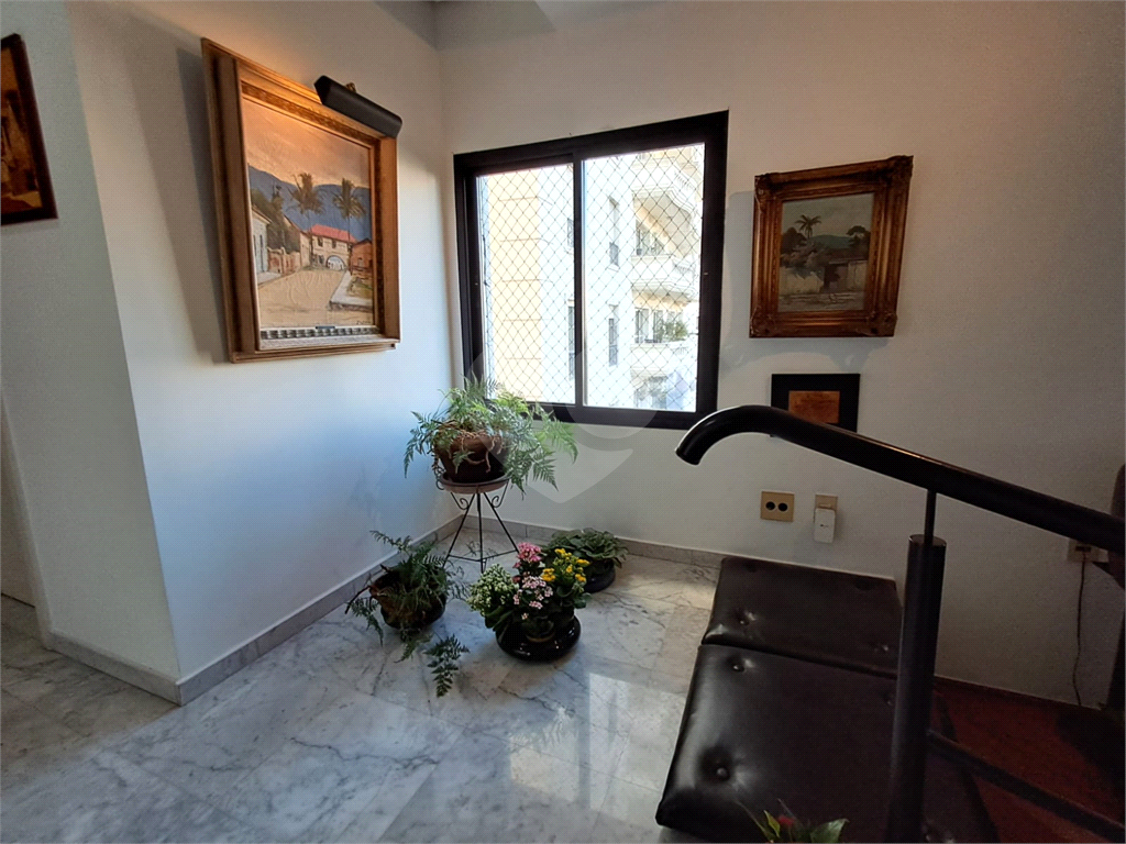 Imóvel 230m² sala de estar, sala de jantar e lareira, 3 suítes, 4 vagas e piscina Perdizes