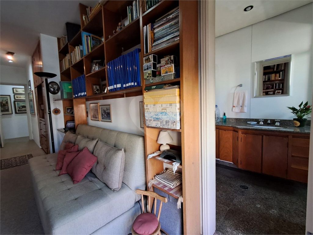 Imóvel 230m² sala de estar, sala de jantar e lareira, 3 suítes, 4 vagas e piscina Perdizes