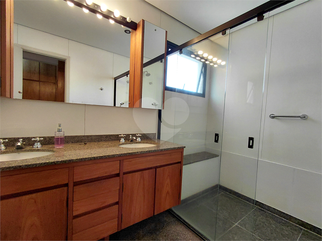 Imóvel 230m² sala de estar, sala de jantar e lareira, 3 suítes, 4 vagas e piscina Perdizes