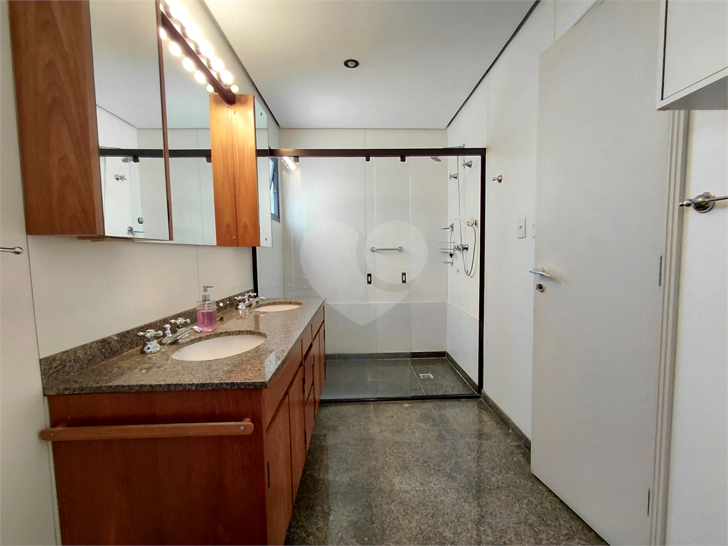 Imóvel 230m² sala de estar, sala de jantar e lareira, 3 suítes, 4 vagas e piscina Perdizes
