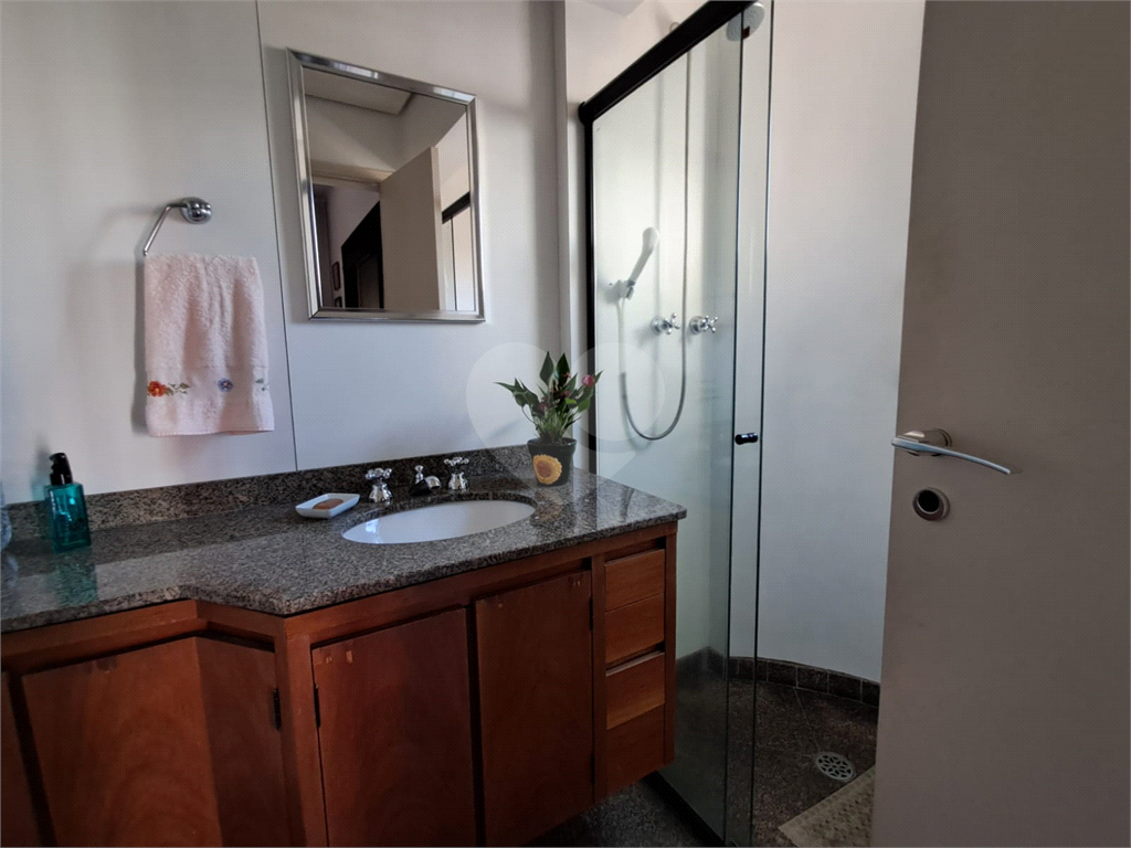 Imóvel 230m² sala de estar, sala de jantar e lareira, 3 suítes, 4 vagas e piscina Perdizes
