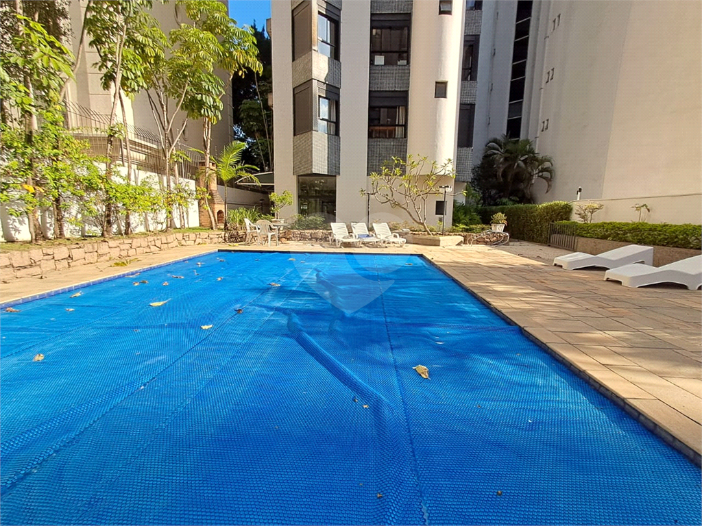 Imóvel 230m² sala de estar, sala de jantar e lareira, 3 suítes, 4 vagas e piscina Perdizes