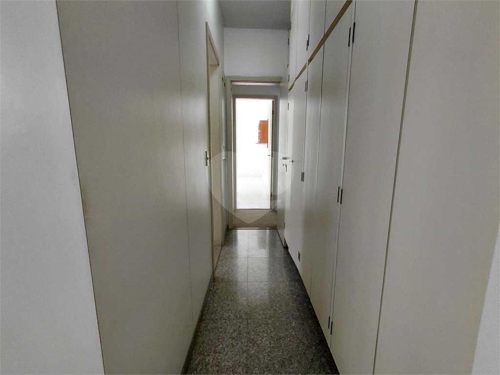 Imóvel 230m² sala de estar, sala de jantar e lareira, 3 suítes, 4 vagas e piscina Perdizes