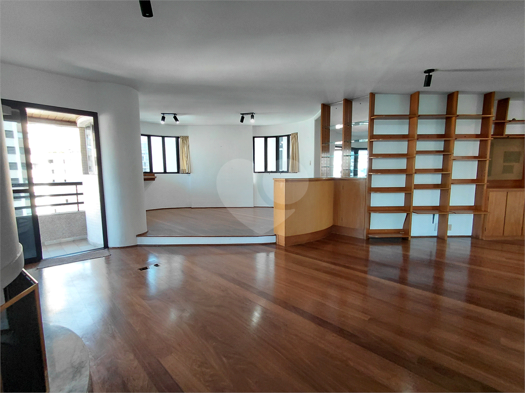 Imóvel 230m² sala de estar, sala de jantar e lareira, 3 suítes, 4 vagas e piscina Perdizes