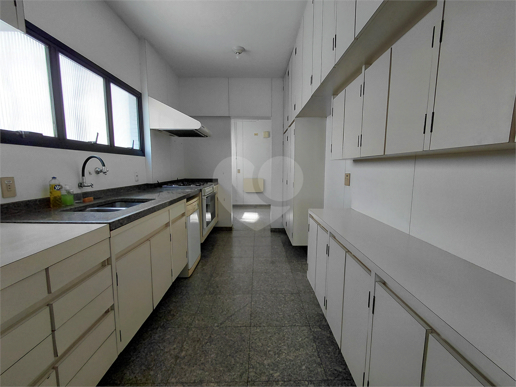 Imóvel 230m² sala de estar, sala de jantar e lareira, 3 suítes, 4 vagas e piscina Perdizes