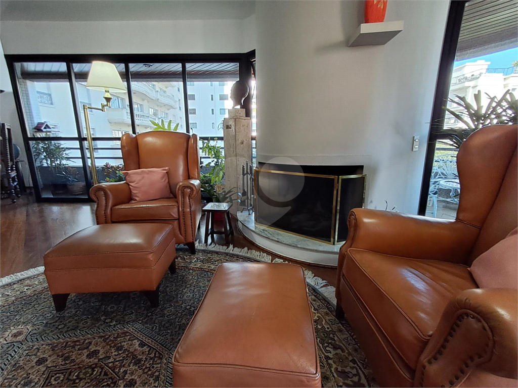 Imóvel 230m² sala de estar, sala de jantar e lareira, 3 suítes, 4 vagas e piscina Perdizes