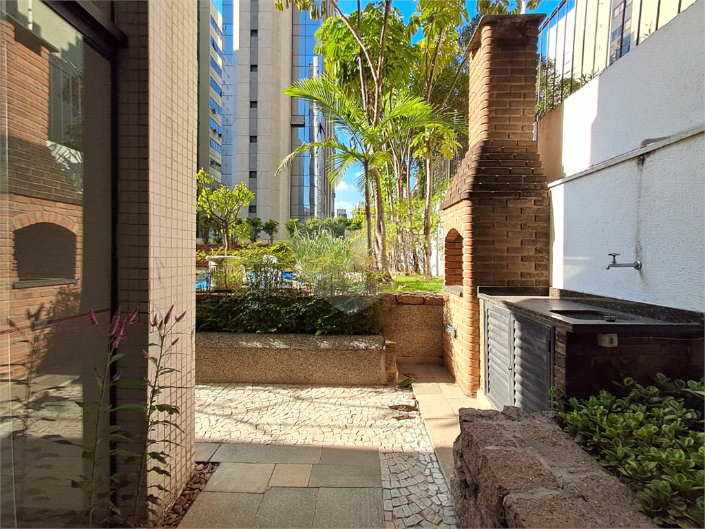Imóvel 230m² sala de estar, sala de jantar e lareira, 3 suítes, 4 vagas e piscina Perdizes