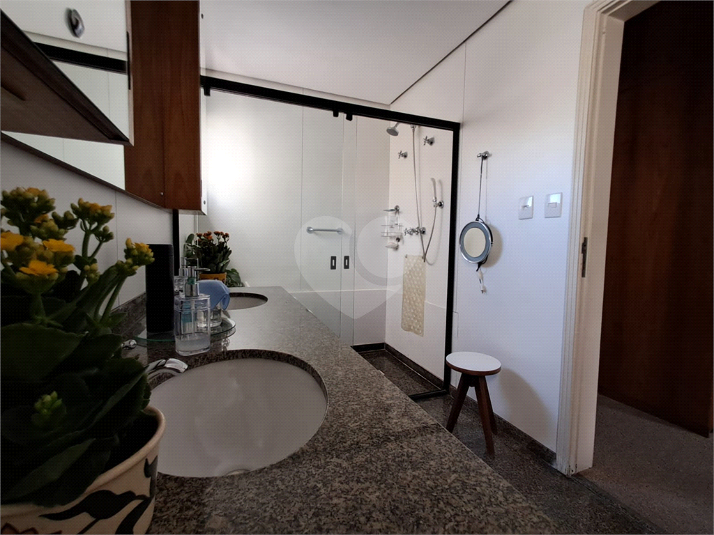 Imóvel 230m² sala de estar, sala de jantar e lareira, 3 suítes, 4 vagas e piscina Perdizes