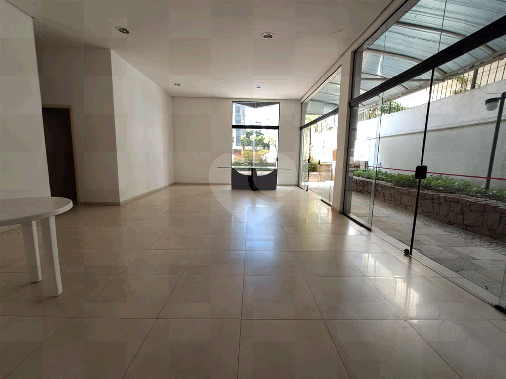 Imóvel 230m² sala de estar, sala de jantar e lareira, 3 suítes, 4 vagas e piscina Perdizes