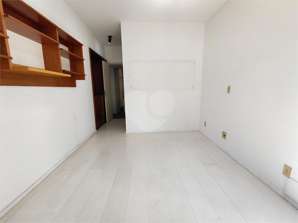 Imóvel 230m² sala de estar, sala de jantar e lareira, 3 suítes, 4 vagas e piscina Perdizes