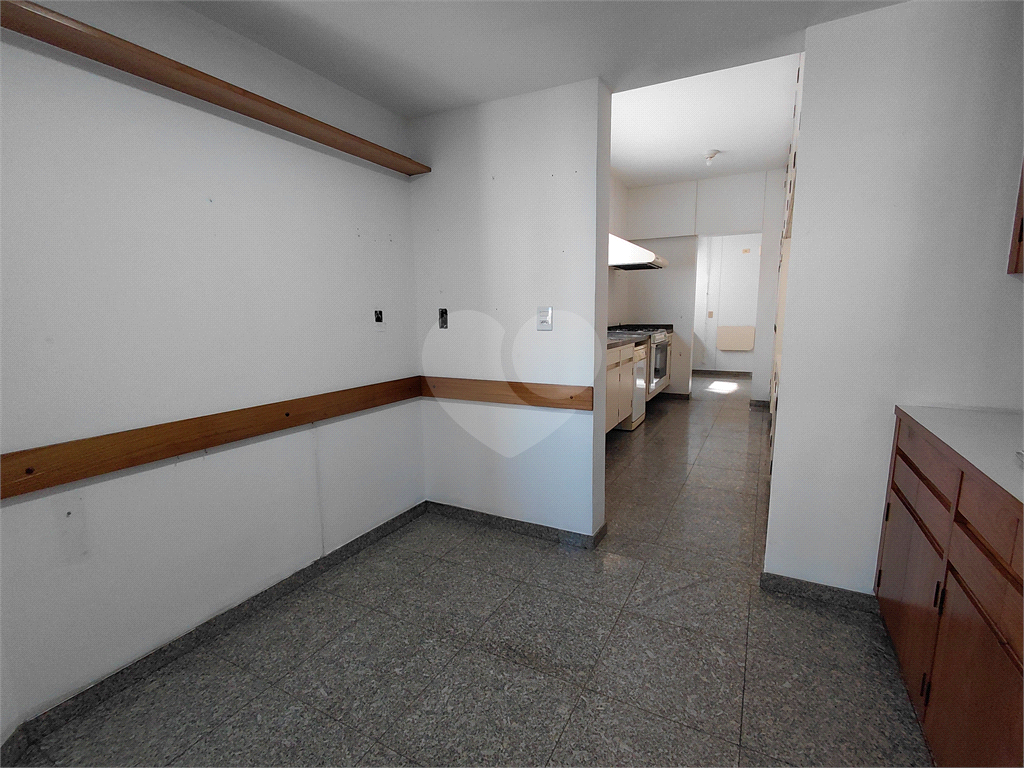 Imóvel 230m² sala de estar, sala de jantar e lareira, 3 suítes, 4 vagas e piscina Perdizes