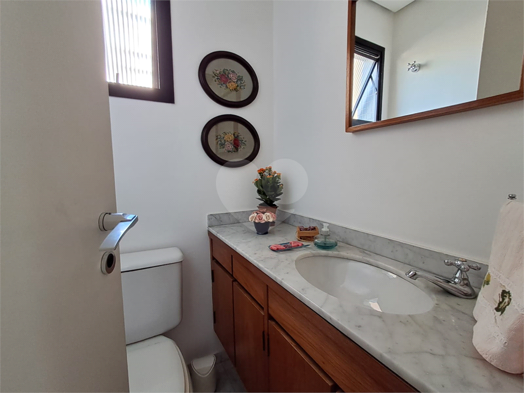 Imóvel 230m² sala de estar, sala de jantar e lareira, 3 suítes, 4 vagas e piscina Perdizes