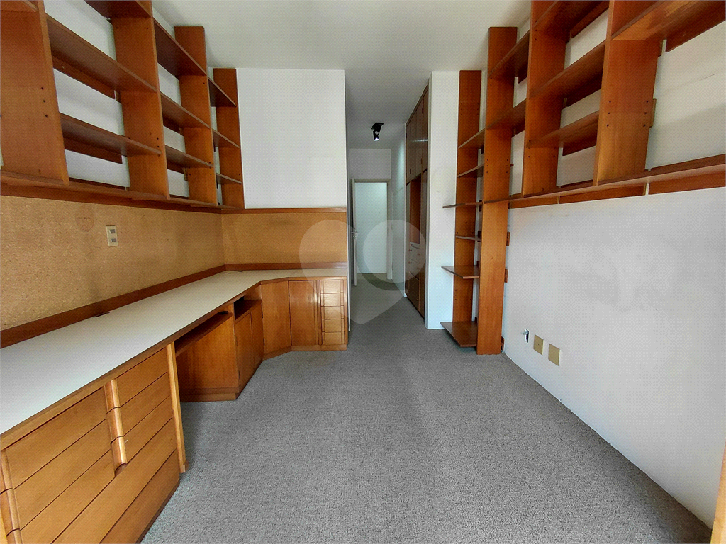 Imóvel 230m² sala de estar, sala de jantar e lareira, 3 suítes, 4 vagas e piscina Perdizes