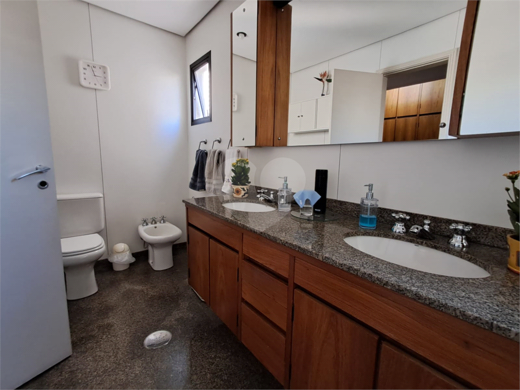 Imóvel 230m² sala de estar, sala de jantar e lareira, 3 suítes, 4 vagas e piscina Perdizes