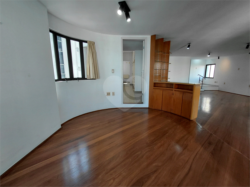 Imóvel 230m² sala de estar, sala de jantar e lareira, 3 suítes, 4 vagas e piscina Perdizes