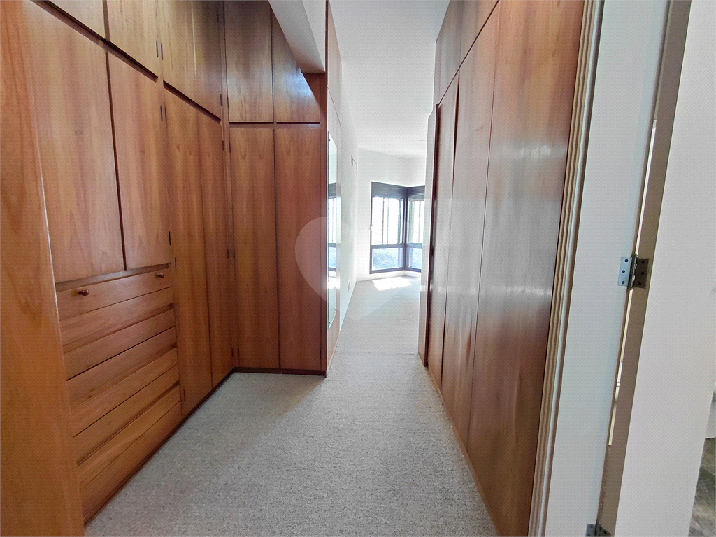 Imóvel 230m² sala de estar, sala de jantar e lareira, 3 suítes, 4 vagas e piscina Perdizes