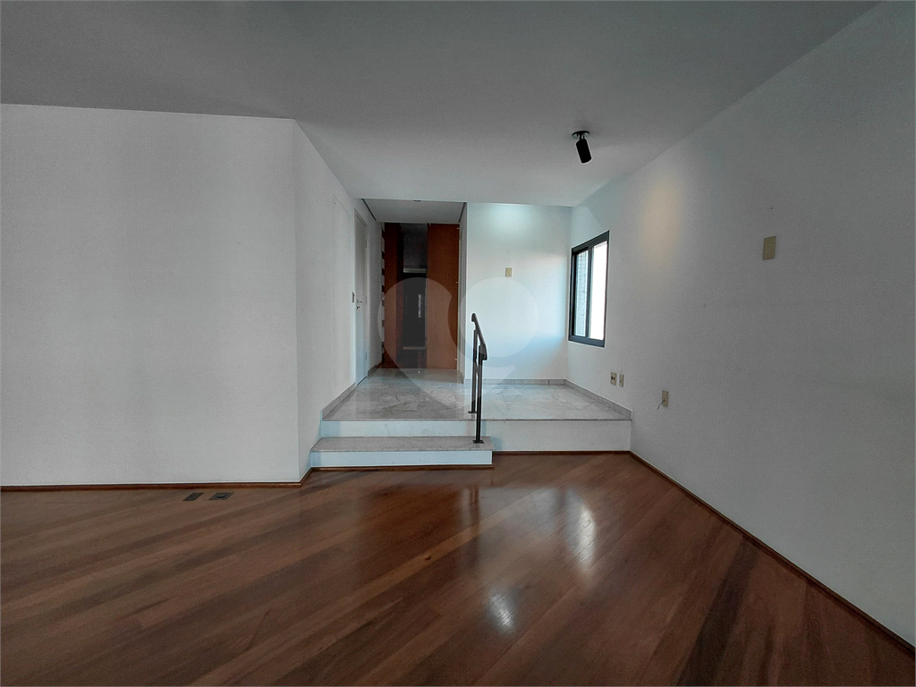 Imóvel 230m² sala de estar, sala de jantar e lareira, 3 suítes, 4 vagas e piscina Perdizes